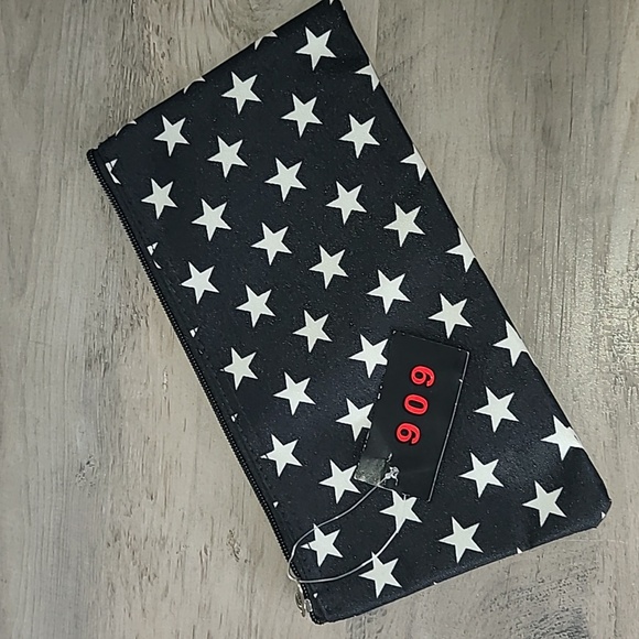 909 Zippered Accesory Pouch - Picture 1 of 3